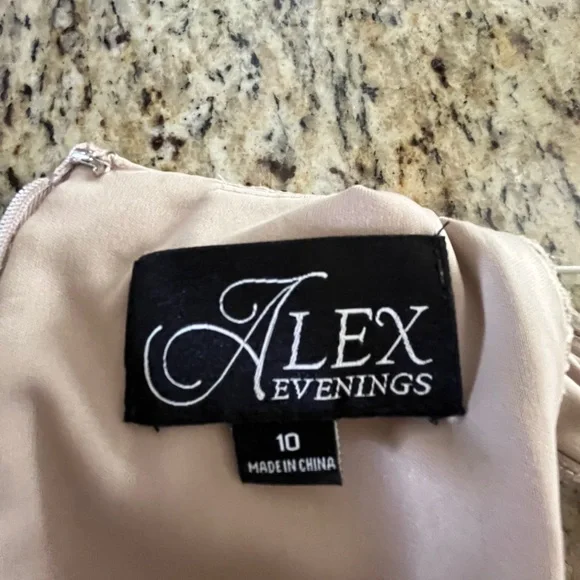 Alex evenings gown - Picture 4 of 5